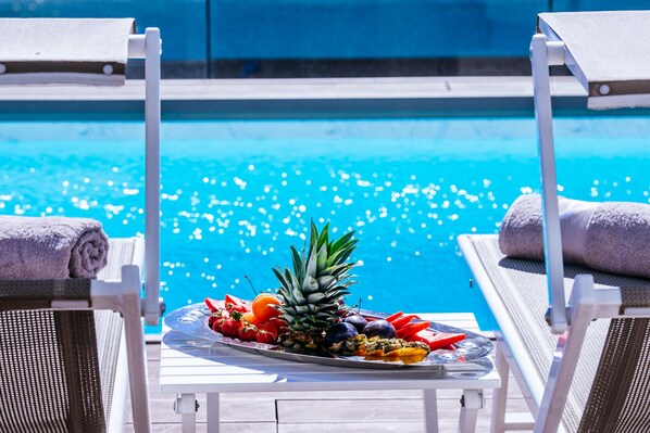 Outdoor pool, a heated pool