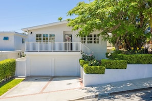 Exterior - Home away from home with great proximity to everything Manhattan Beach!  (Manhattan Beach)