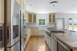 Fridge, microwave, oven, stovetop - Home away from home with great proximity to everything Manhattan Beach!  (Manhattan Beach)
