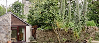 Lannlyvri Lodge