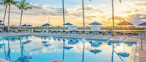 Outdoor pool, sun loungers