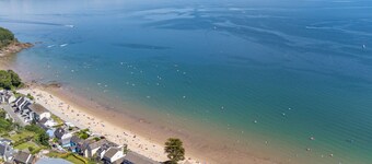 Swn Y Tonnau - Sea Views, Parking, Beach Access