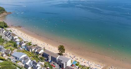 Swn Y Tonnau - Sea Views, Parking, Beach Access
