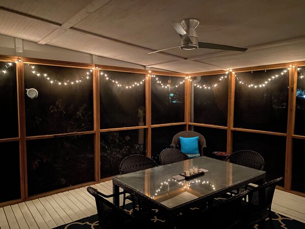 Dining - Spacious 3 bedroom House with screen porch .6 mile from downtown Southport, NC (Southport)