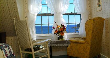 Sea Captain's on 200 acres & Sand Beach, 5 mins to Acadia Nat'l Park at Schoodic
