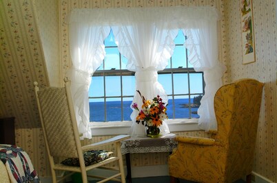 Sea Captain's on 200 acres & Sand Beach, 5 mins to Acadia Nat'l Park at Schoodic