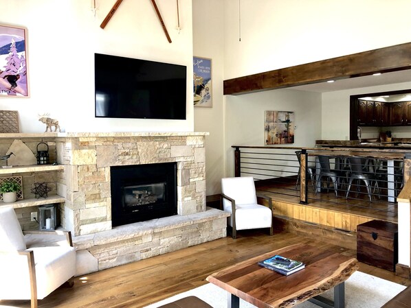 Smart TV, fireplace, video games, DVD player - Pet-friendly 5 bed/4 bath home, just minutes to Beaver Creek, Avon, and Vail (Avon)