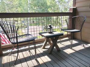 Outdoor dining - Pet-friendly 5 bed/4 bath home, just minutes to Beaver Creek, Avon, and Vail (Avon)