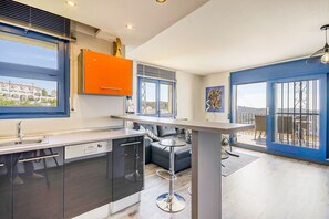 Réfrigérateur, micro-ondes, four, lave-vaisselle