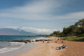 In Strandnähe, Liegestühle, Strandtücher