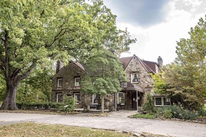 Greeter Falls Lodge Cottage #6