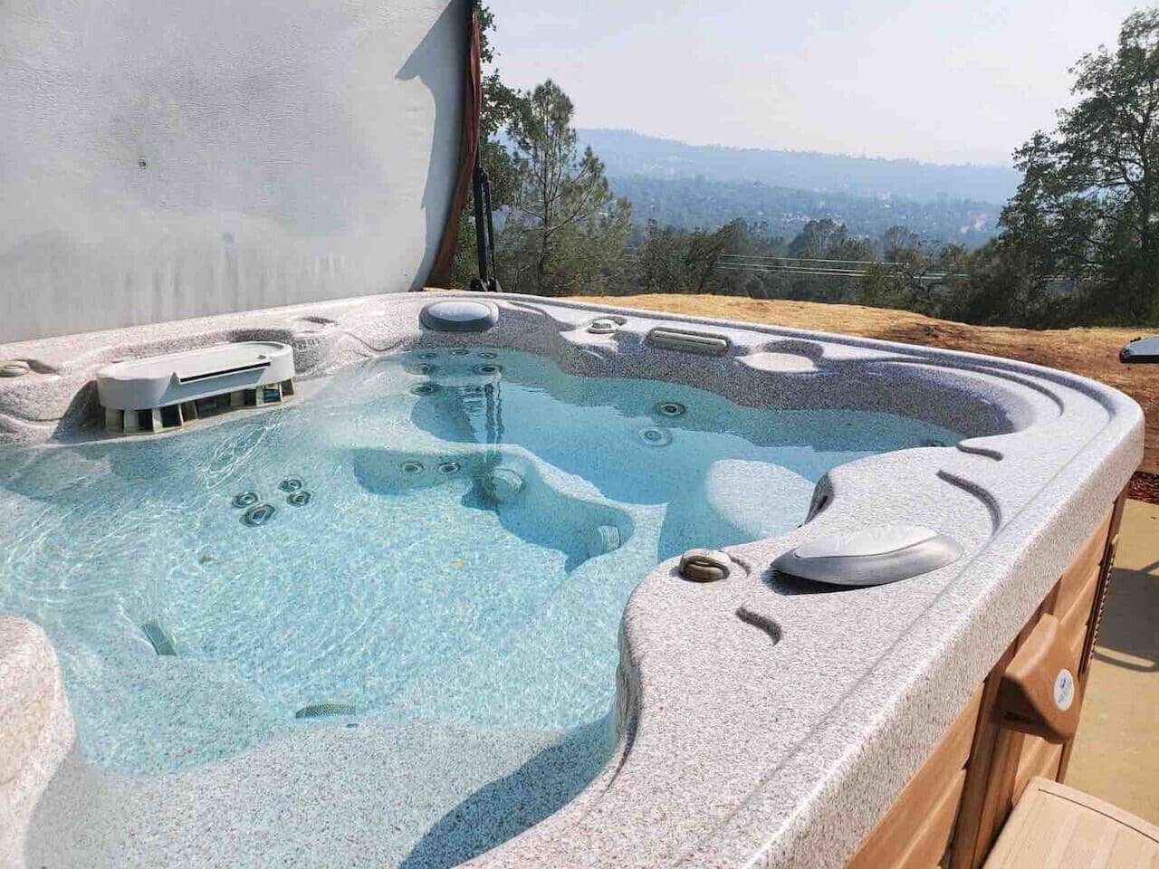 Outdoor spa tub