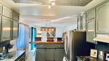 Frigorífic, microones, forn i placa de cuina