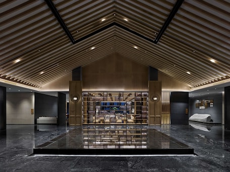 Lobby. DoubleTree by Hilton Beijing Badaling