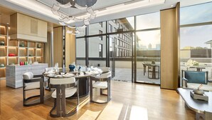 2 間餐廳；供應早餐、午餐和晚餐