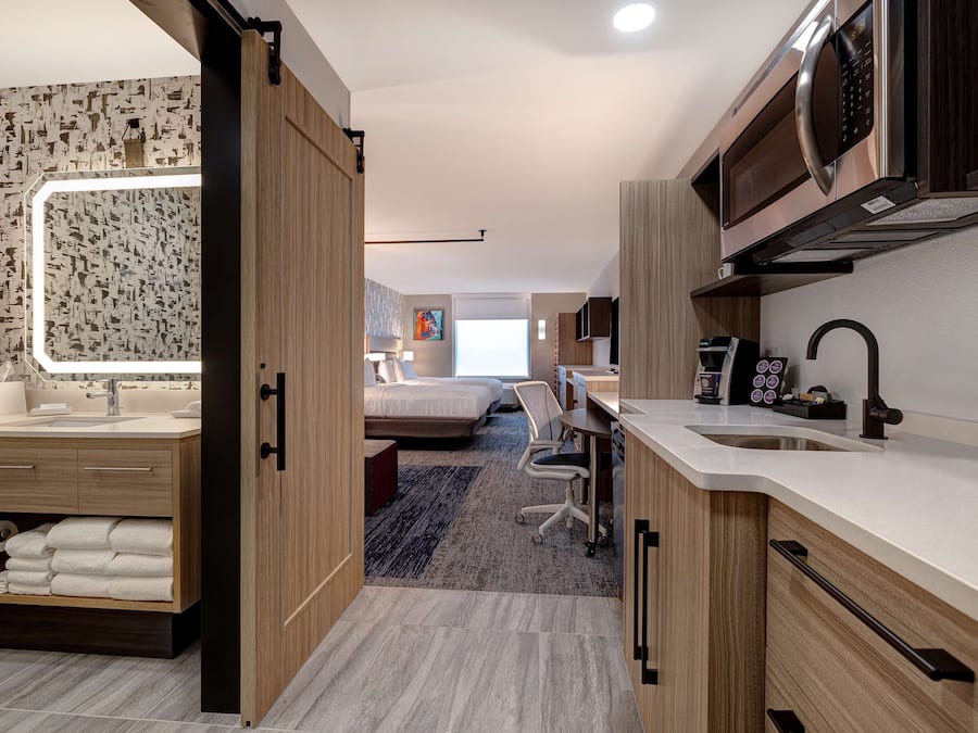 Zimmersafe, Schreibtisch, laptopgeeigneter Arbeitsplatz