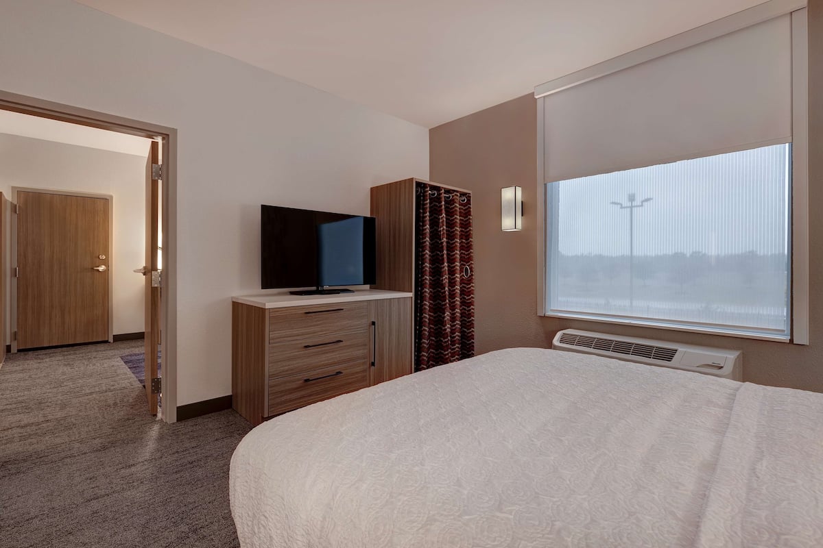 In-room safe, desk, laptop workspace, blackout curtains
