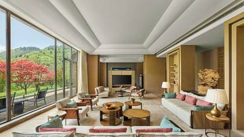 Down comforters, minibar, in-room safe, desk