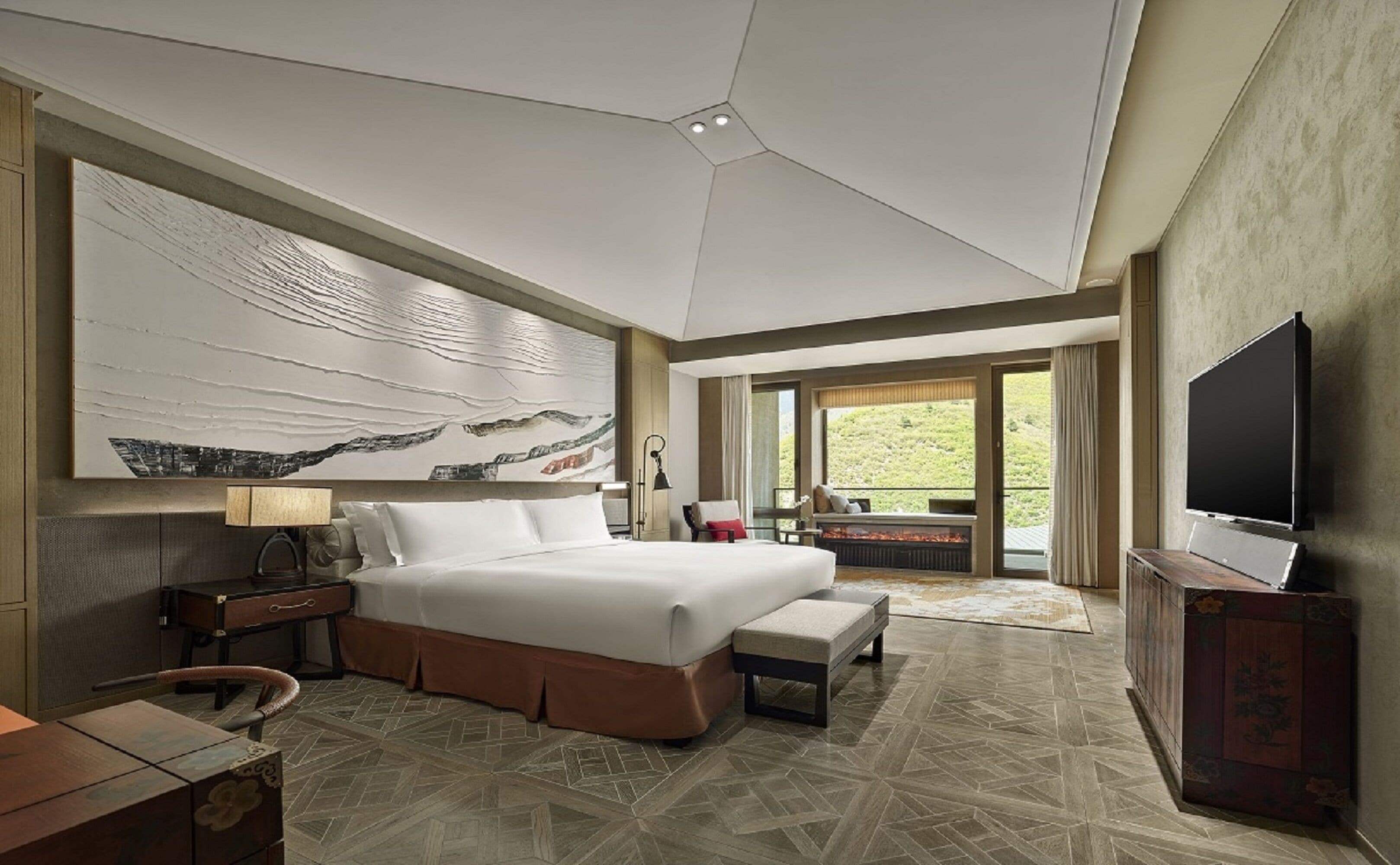 Premium Suite, 1 King Bed | Down duvets, minibar, in-room safe, desk