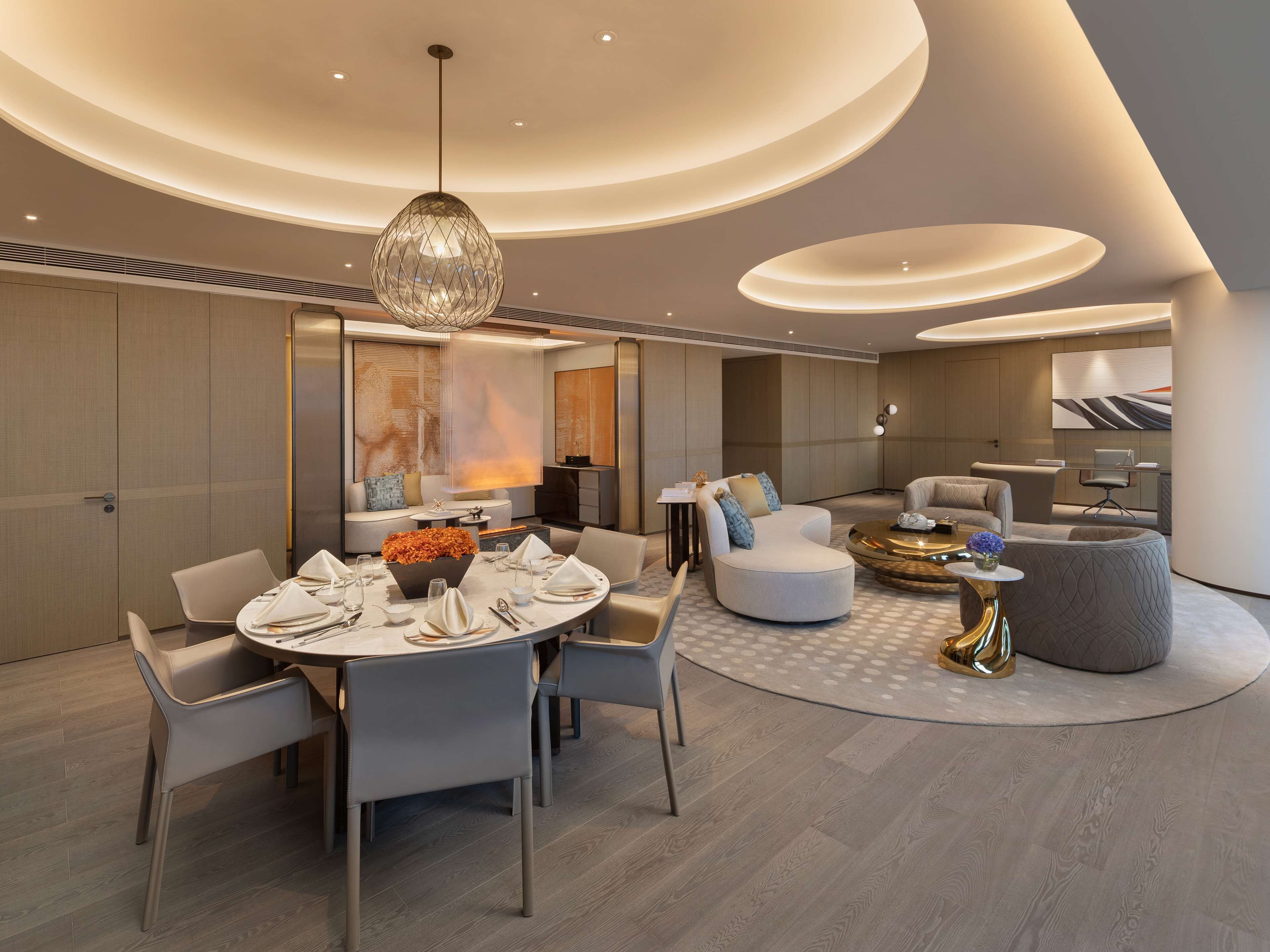 Suite Presidensial, 1 Tempat Tidur King | Area keluarga | Smart TV 45-inci dengan saluran TV kabel dan TV