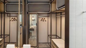 貴賓套房 | 高級寢具、迷你吧、房內夾萬、獨特設計