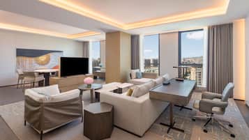 King Premier Suite | 1 bedroom, premium bedding, minibar, in-room safe