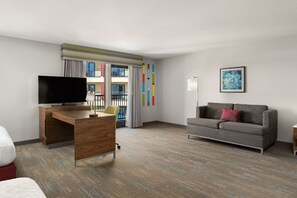 Suíte, 2 camas Queen, geladeira e micro-ondas (Balcony) | Cofres nos quartos, escrivaninha, cortinas blackout