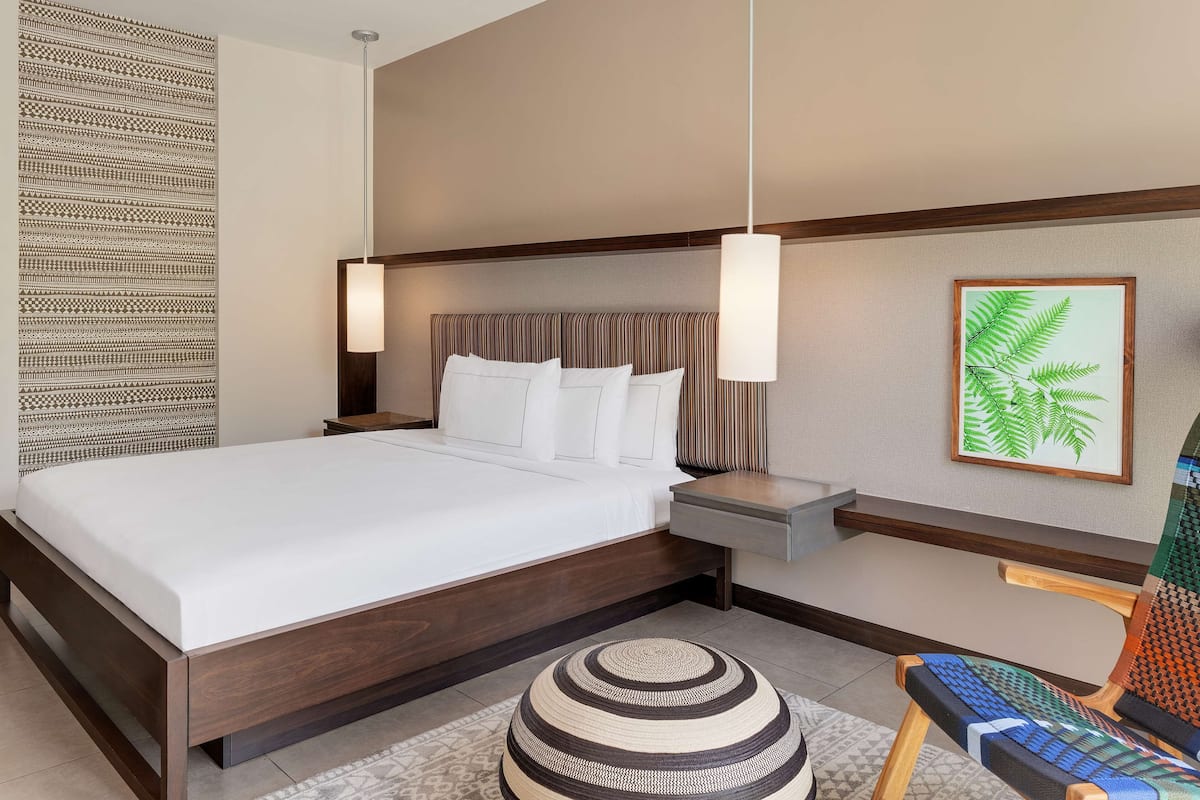 Zimmersafe, Schreibtisch, laptopgeeigneter Arbeitsplatz