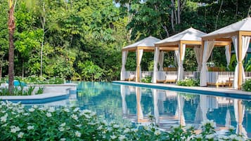 Outdoor pool, pool cabanas (surcharge), pool umbrellas