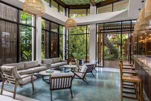 Se sirven desayunos y cenas, con vista al jardín 