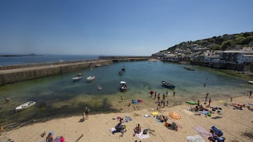 Una spiaggia nelle vicinanze