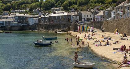 Salt Loft - a house that sleeps 4 guests in 2 bedrooms