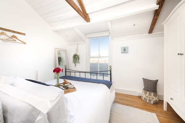 2 Schlafzimmer, Schreibtisch, Bügeleisen/Bügelbrett, Internetzugang