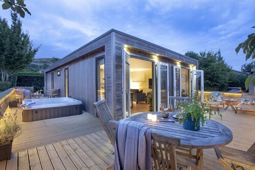 The Willows, Strawberryfield Park -  a lodge that sleeps 4 guests  in 2 bedrooms