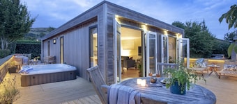 The Willows, Strawberryfield Park - a lodge that sleeps 4 guests in 2 bedrooms