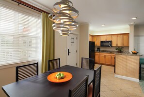 Dining - Harborside Resort at Atlantis 1 Bedroom Villa, avail Feb 13-20, 2027, Sleeps 4 (Paradise Island)