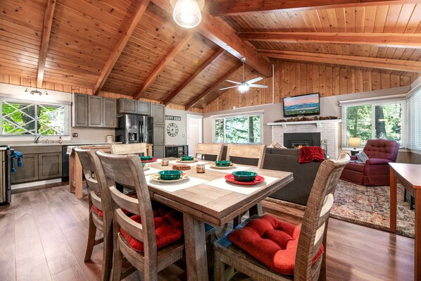 Dining - Peaceful Pines Panorama - Game Room, Air Hockey, Ping Pong, Fireplace (Big Bear Lake)