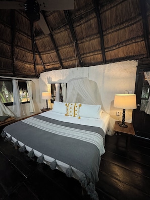 標準雙人房, 1 張特大雙人床 | 高級寢具、羽絨被、特厚豪華床墊、房內夾萬