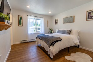 3 bedrooms, iron/ironing board, travel crib, WiFi