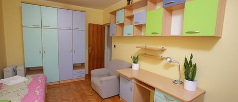 3 sovrum, skrivbord, strykjärn/strykbräda och gratis wi-fi