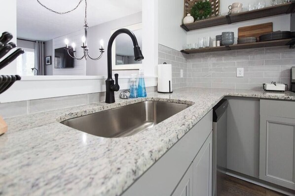 Fridge, microwave, oven, stovetop - *NEW* Escape to Comfy Condo|10 Min-DT & Biltmore (Asheville)