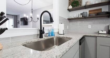 *NEW* Escape to Comfy Condo|10 Min-DT & Biltmore