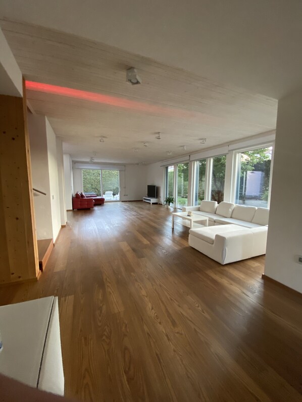 المنشأة من الداخل