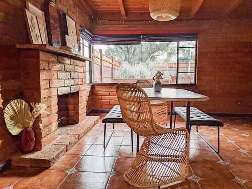 The Rosewood Adobe - Private, Spacious Retreat with Pool