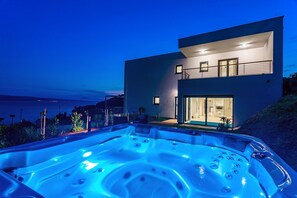 مغطس سبا خارجي