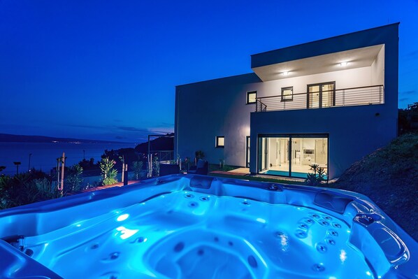 Baignoire à remous extérieure