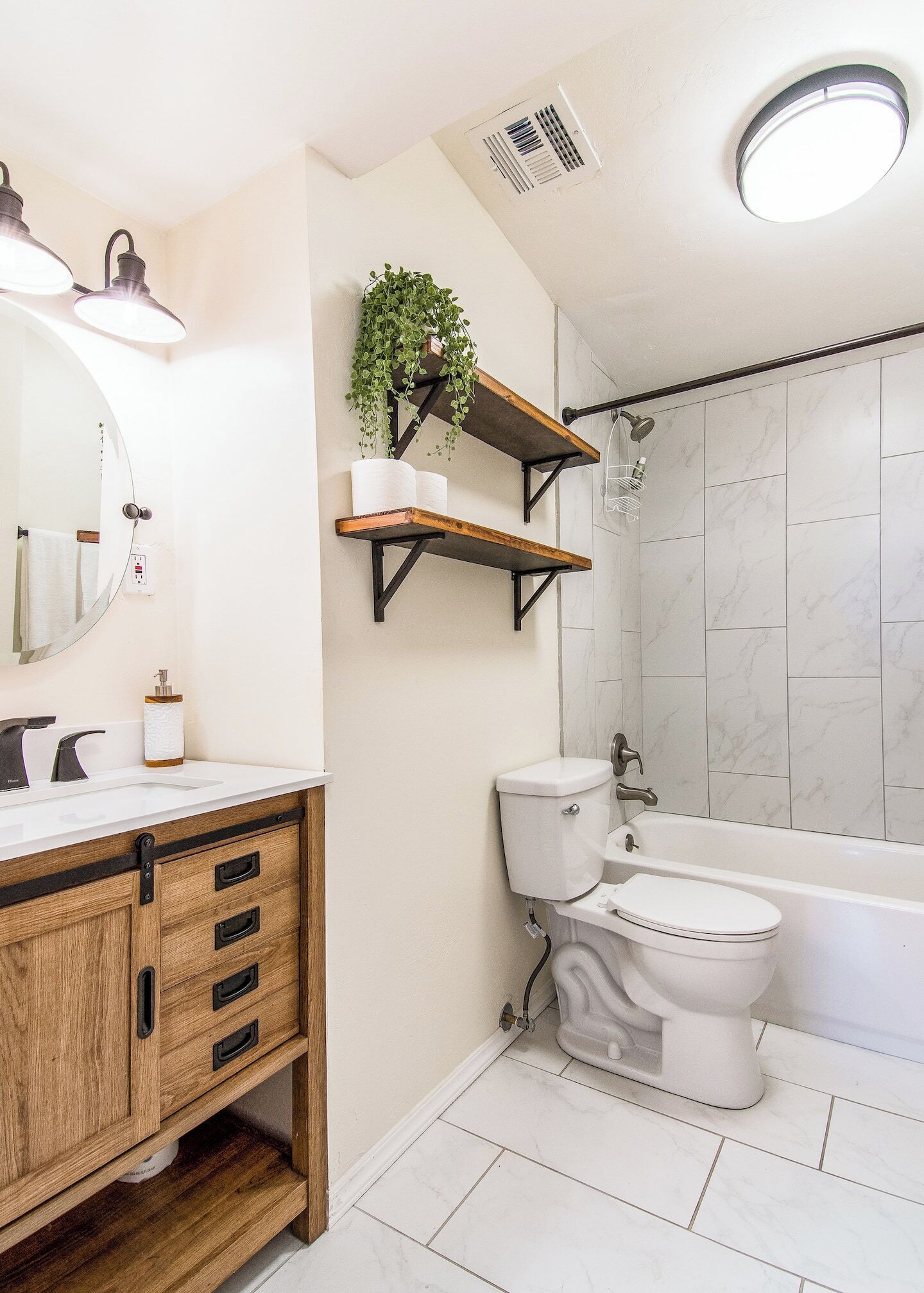 Combined shower/bathtub, hair dryer