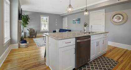 Anastasia Grand #6 - Walk to Downtown