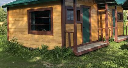 Kenai River Fishing Cabin #2 30 feet from the riverbank
