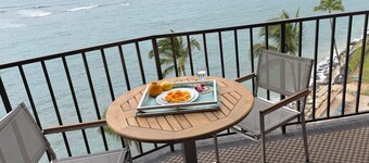 Direct OCEANFRONT STUDIO CONDO